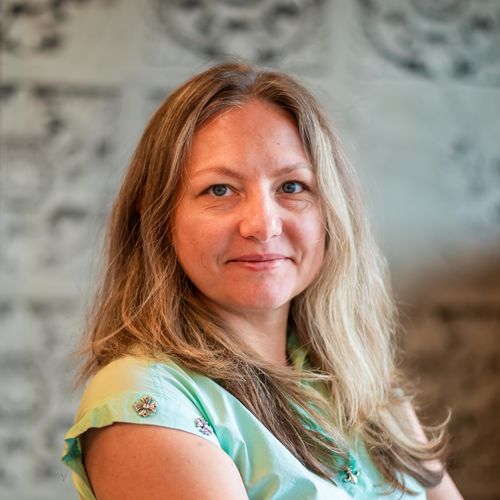 Diana Locki Headshot