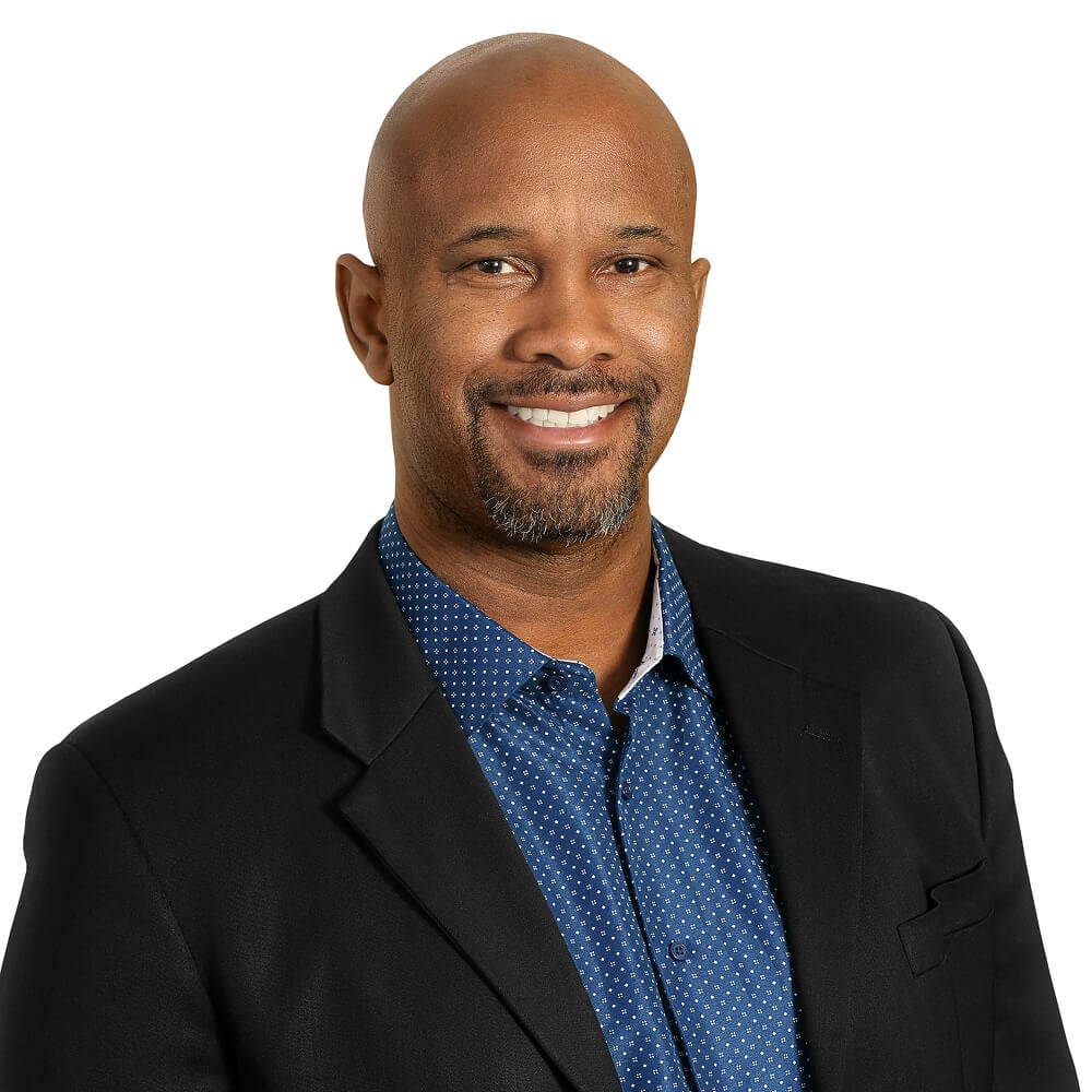 ReggieBeeks_2_white 1 (1)