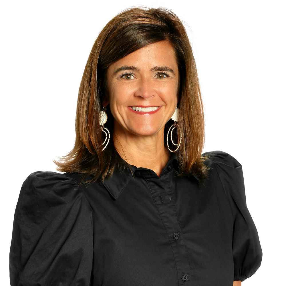 AngieRedmond_002a_white