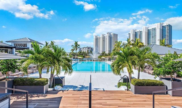 Kalea-Bay-13935-old-coast-rd-ph01-naples-fl-34110-club-pool-1