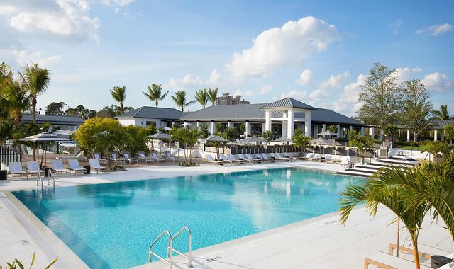 Kalea-Bay-Daylight-Pool-1