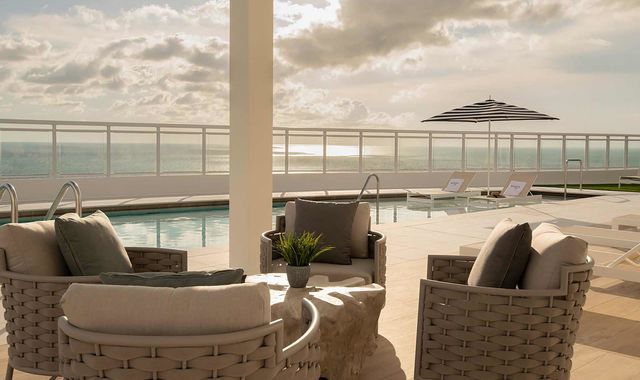 Kalea-Bay-Pool-Chairs-day-2