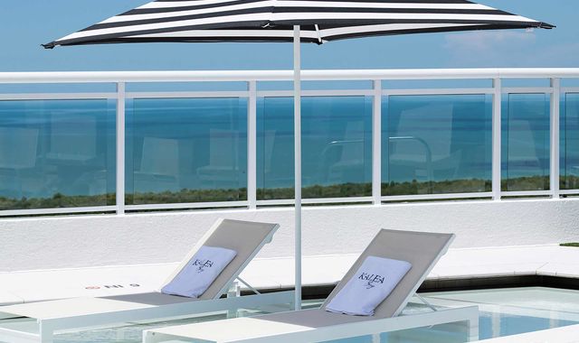 Kalea-Bay-Pool-chiars-3