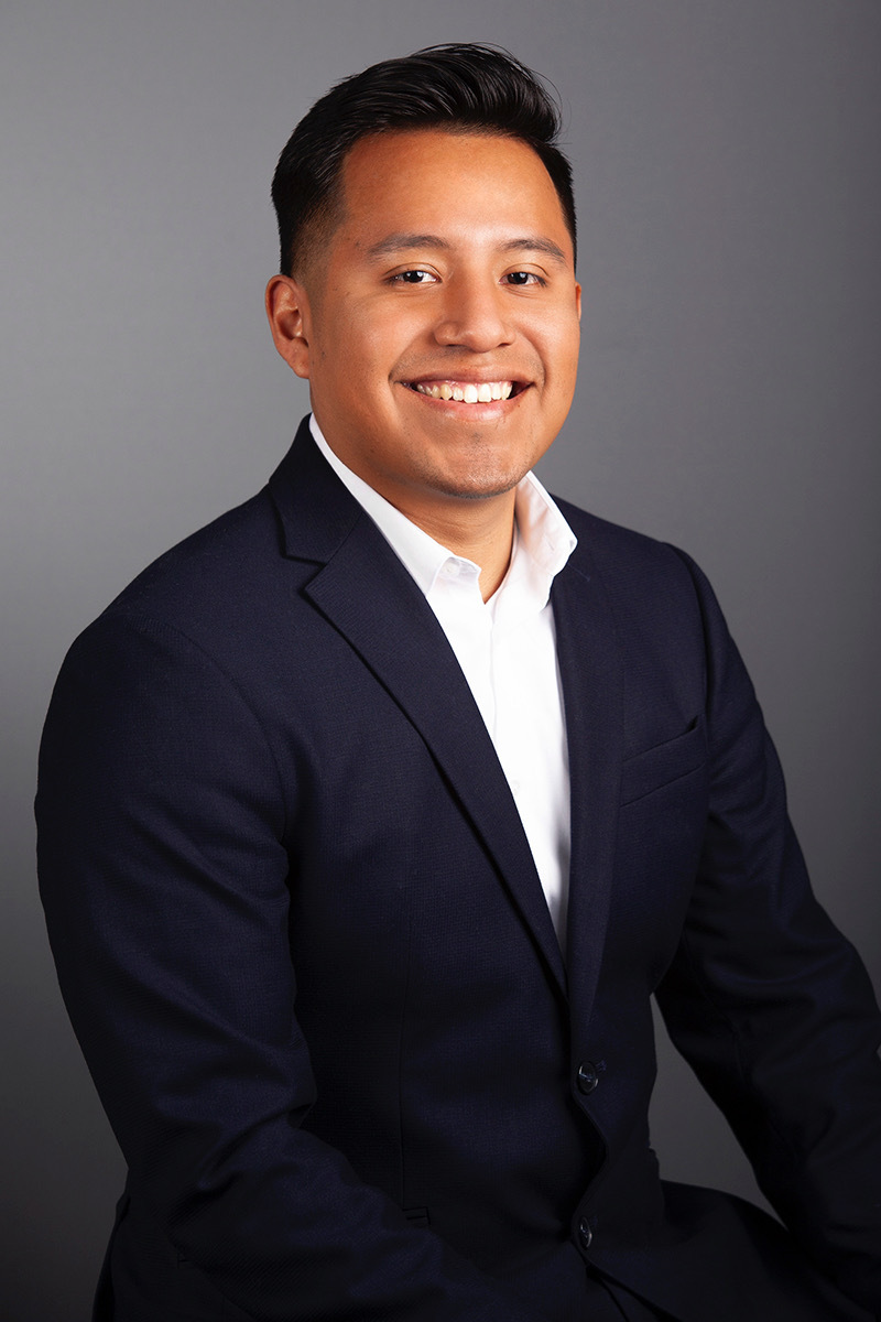 Erick Flores, a professional real estate agent with Oregon Life Property Group in Hillsboro, Oregon.