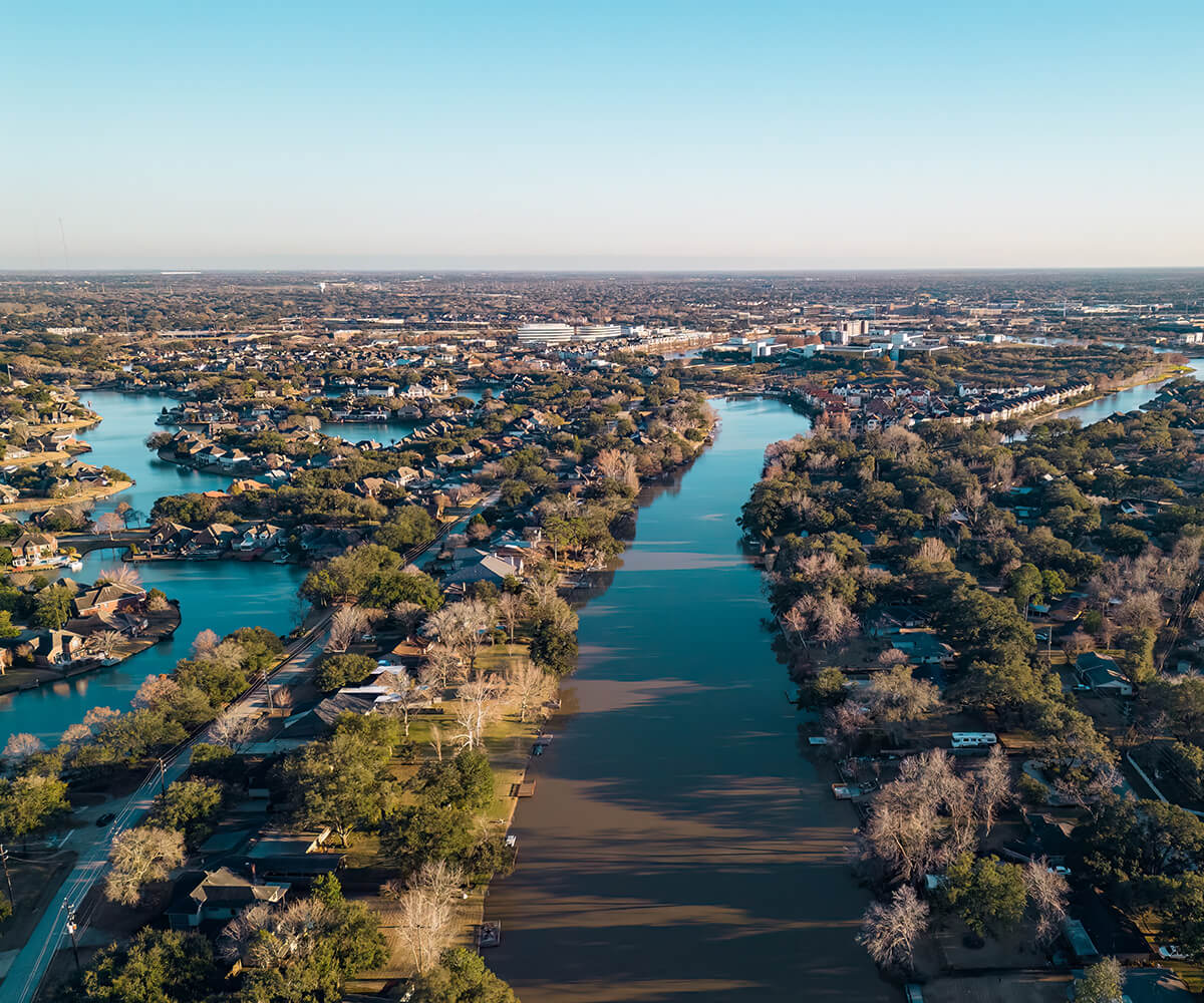 Aerial-Photos-of-the-waterways-of-near-the-historic-Imperial-Sugar-Factory-Sugarland,-Texas