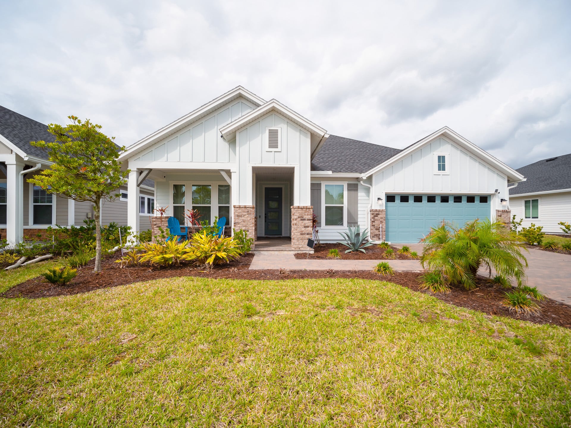 Beautiful,Tropical,New,Florida,Home,With,Pavers