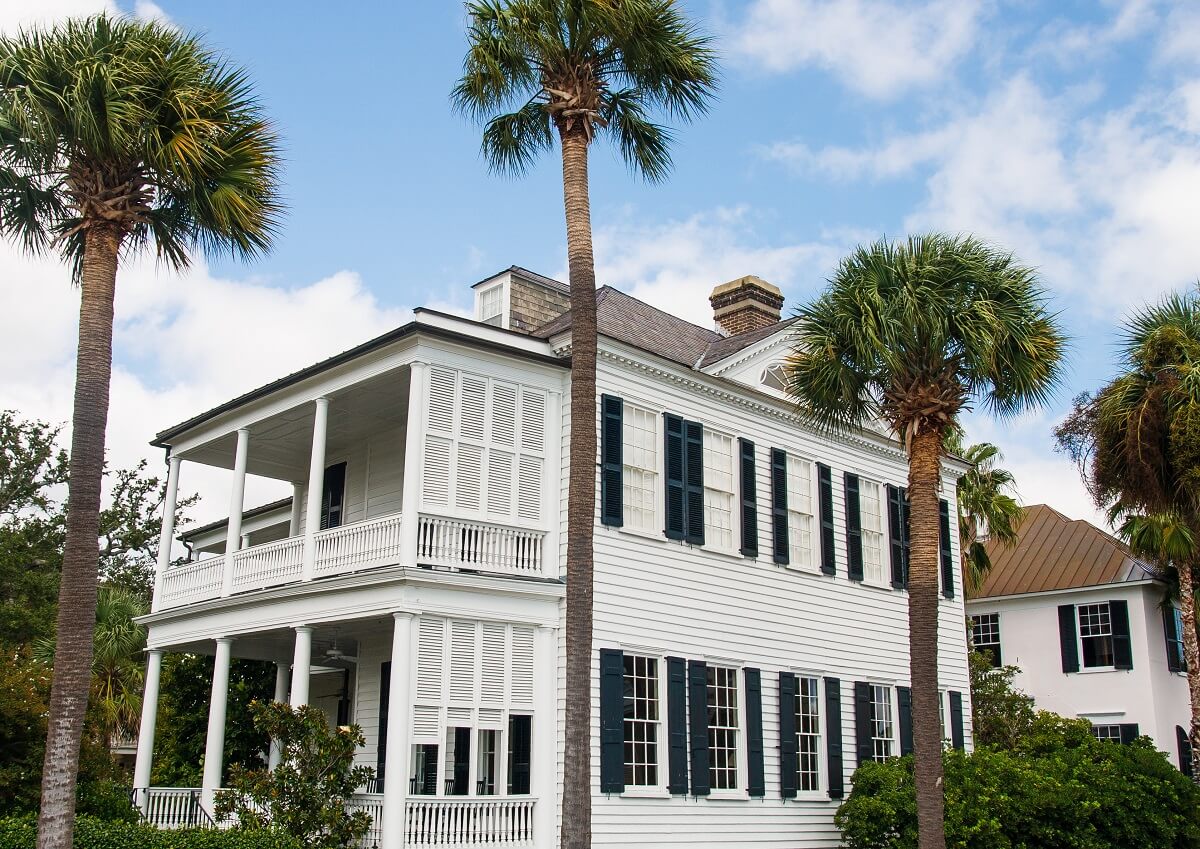 A white traditional southern home