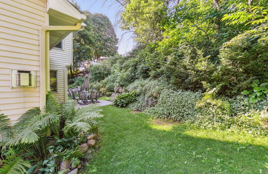 5-web-or-mls-2013-Parkwood-Dr-Exterior-05