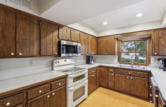 14-web-or-mls-9324-Russell-Ave-MSP-014