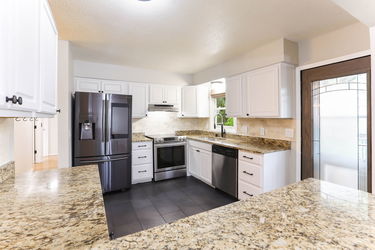 15-web-or-mls-8400-Northern-Dr-15