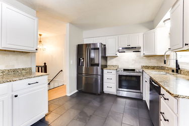 16-web-or-mls-8400-Northern-Dr-16