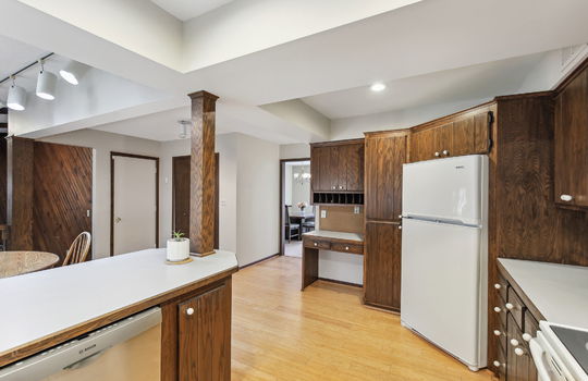 16-web-or-mls-9324-Russell-Ave-MSP-016