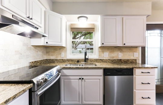 17-web-or-mls-8400-Northern-Dr-17