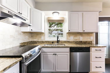 17-web-or-mls-8400-Northern-Dr-17