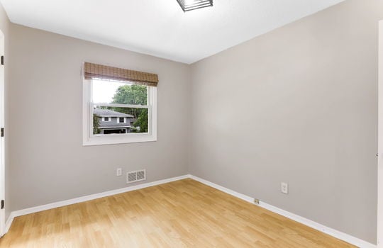 21-web-or-mls-8400-Northern-Dr-21