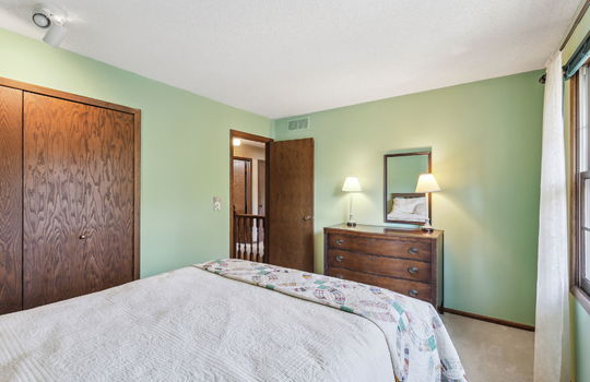 25-web-or-mls-9324-Russell-Ave-MSP-025