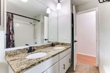 26-web-or-mls-8400-Northern-Dr-26