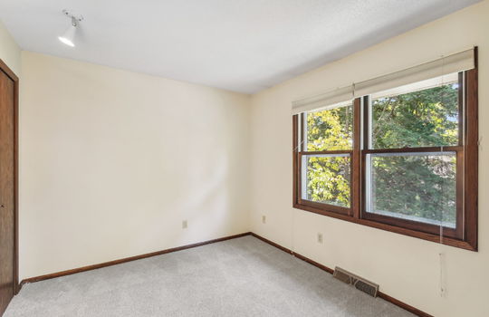 26-web-or-mls-9324-Russell-Ave-MSP-026