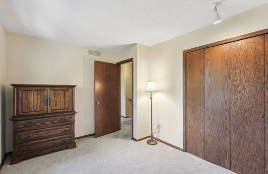 27-web-or-mls-9324-Russell-Ave-MSP-027