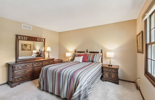 31-web-or-mls-9324-Russell-Ave-MSP-031