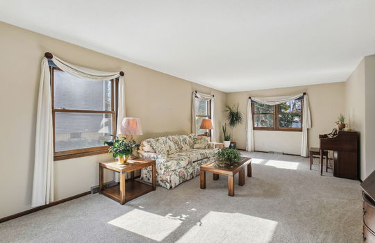 7-web-or-mls-9324-Russell-Ave-MSP-007