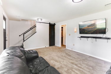 9-web-or-mls-8400-Northern-Dr-09