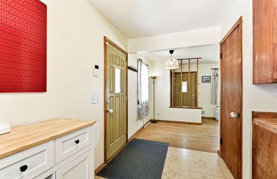 12-web-or-mls-7024-Drew-Ave-N-46