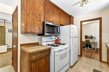 15-web-or-mls-7024-Drew-Ave-N-10