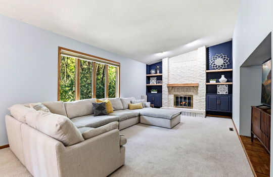 21-web-or-mls-4690-Parkridge-Dr-21