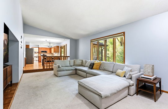 24-web-or-mls-4690-Parkridge-Dr-24