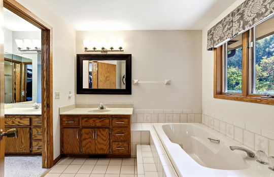 36-web-or-mls-4690-Parkridge-Dr-36