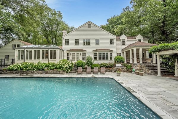 greenwich-elegant-staircase