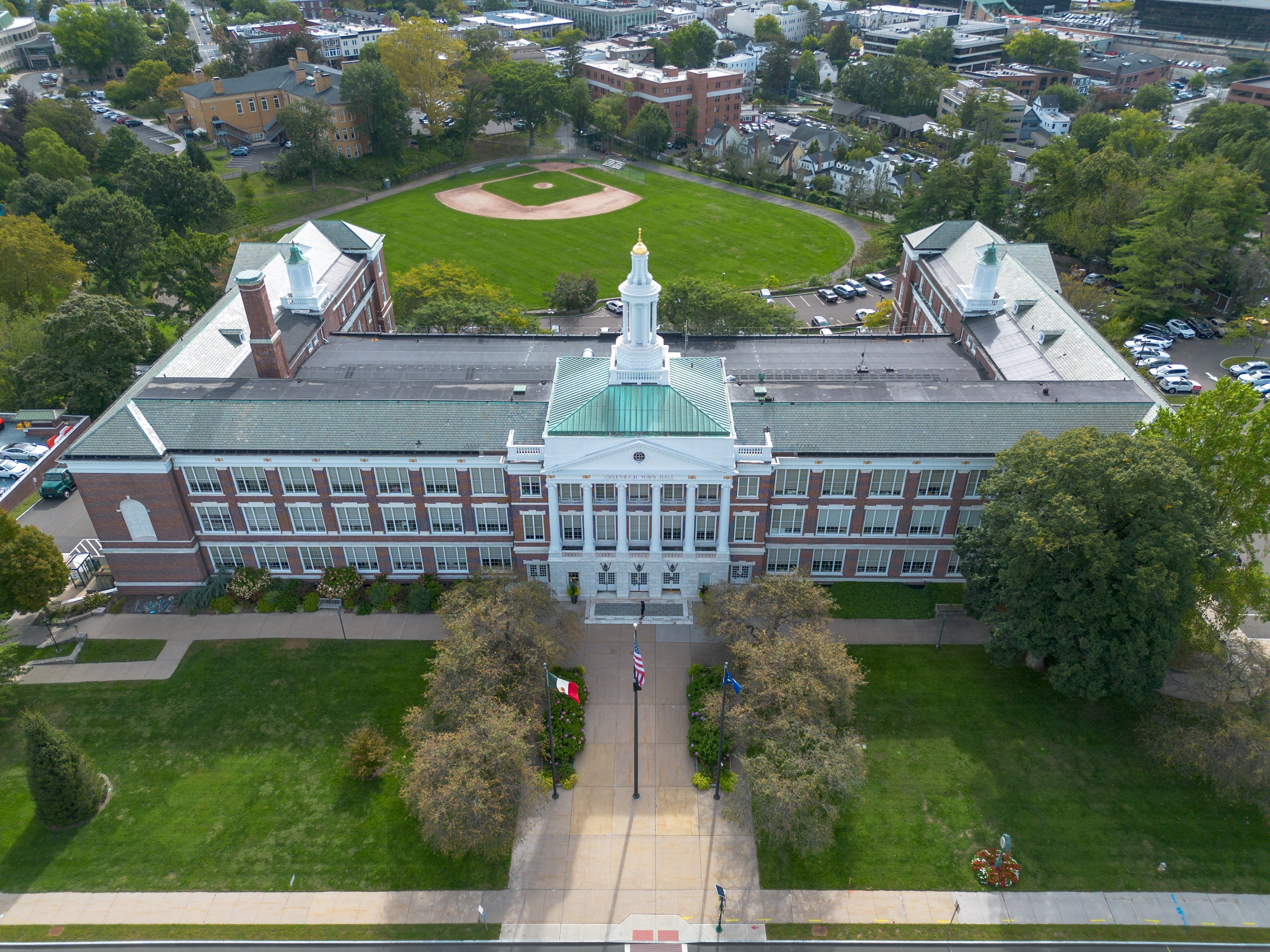 Greenwich_Town_Hall,_Connecticut