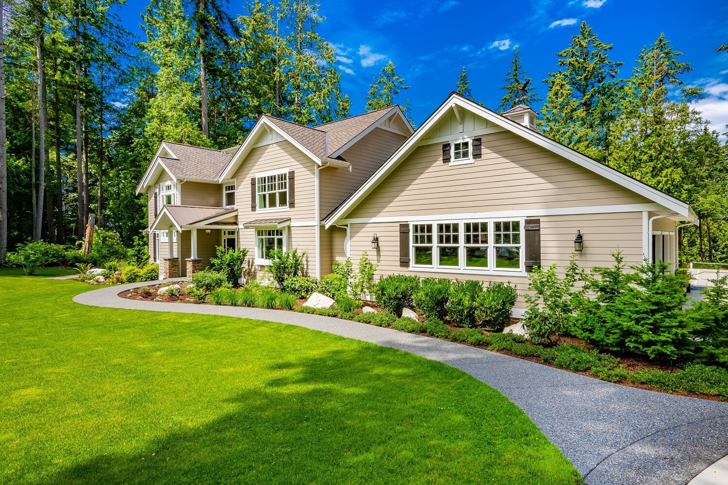 Exterior photo of luxurious house