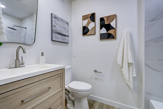 Hoffman Murphy - 848 1st_Bathroom1