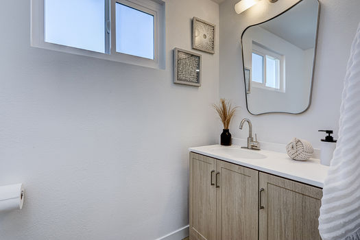 Hoffman Murphy - 848 1st_Bathroom2