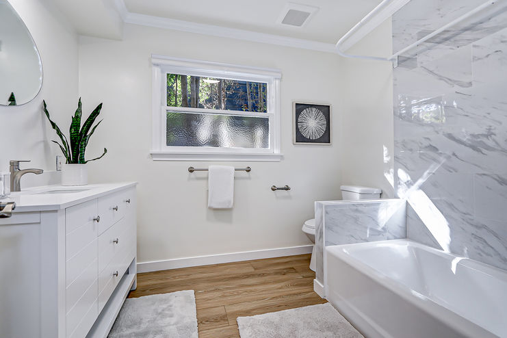 Hoffman Murphy - 547 24th_Bathroom1a