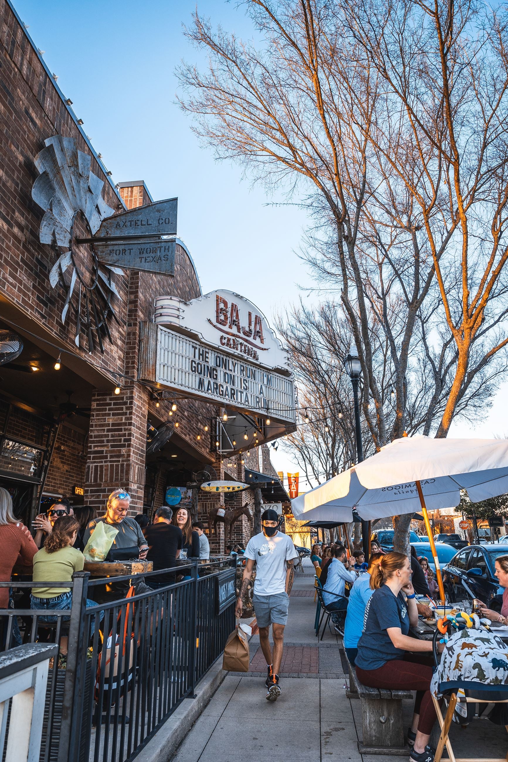 downtown roanoke tx oak st