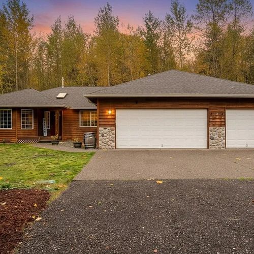 Escape the Ordinary: Discover Private Country Living Minutes from Town