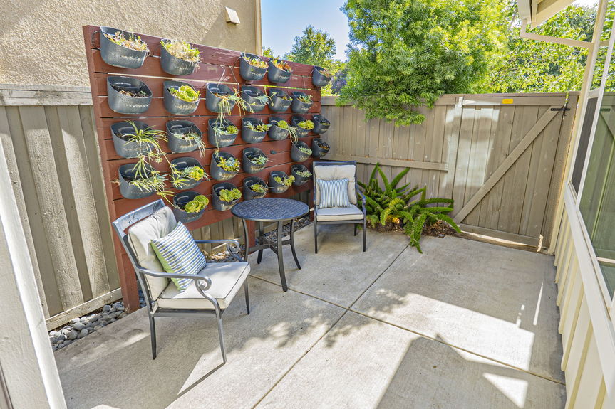 12-web-or-mls-12 Patio