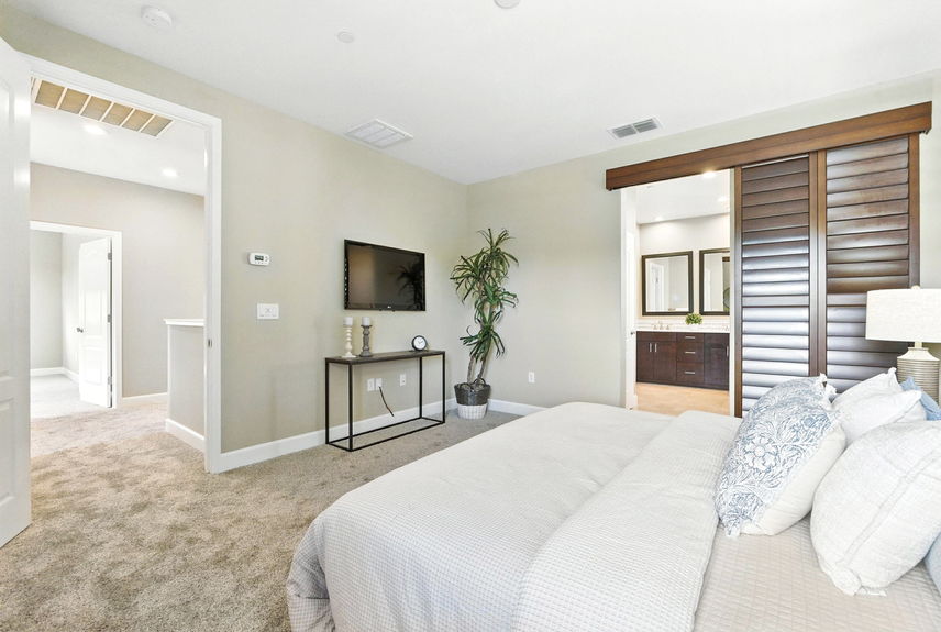 19-web-or-mls-19 Primary Bedroom