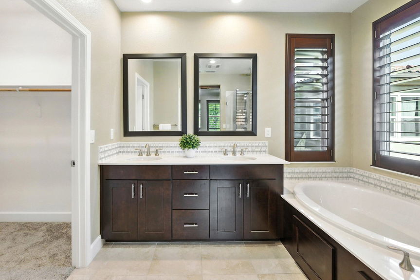 20-web-or-mls-20 Primary Bathroom