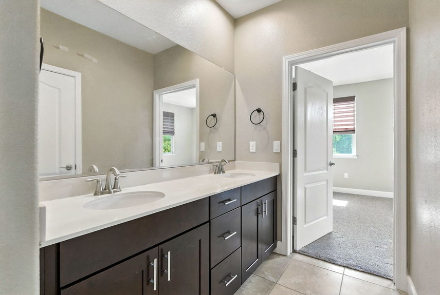 27-web-or-mls-27 Bathroom