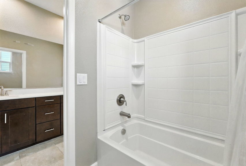 28-web-or-mls-28 Bathroom