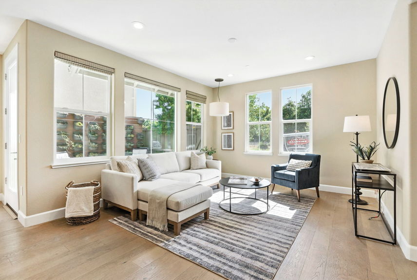 8-web-or-mls-08 Living Room