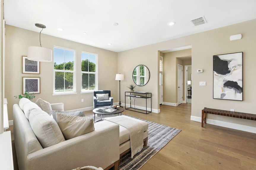 9-web-or-mls-09 Living Room