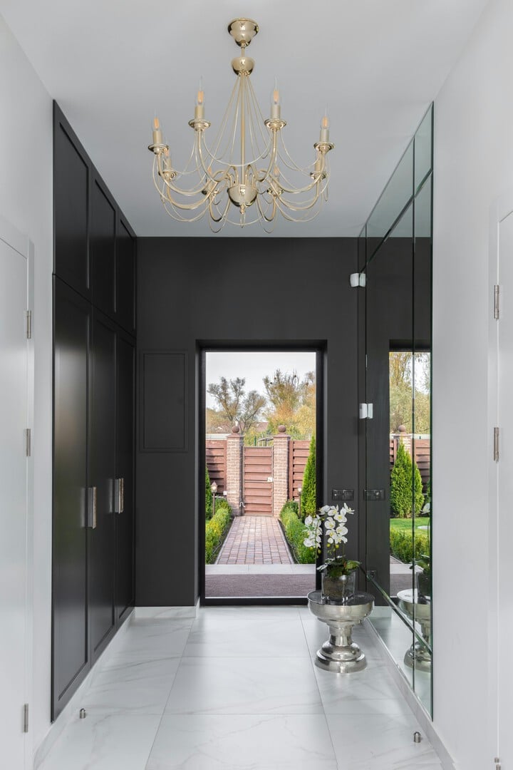 black-gold-entry