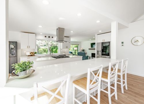 white-clean-dining-room