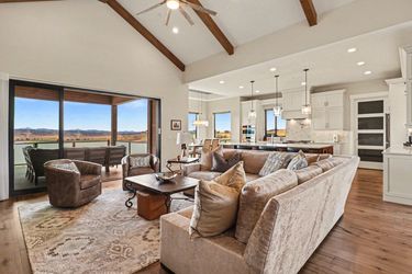 Living room 4 - Topside