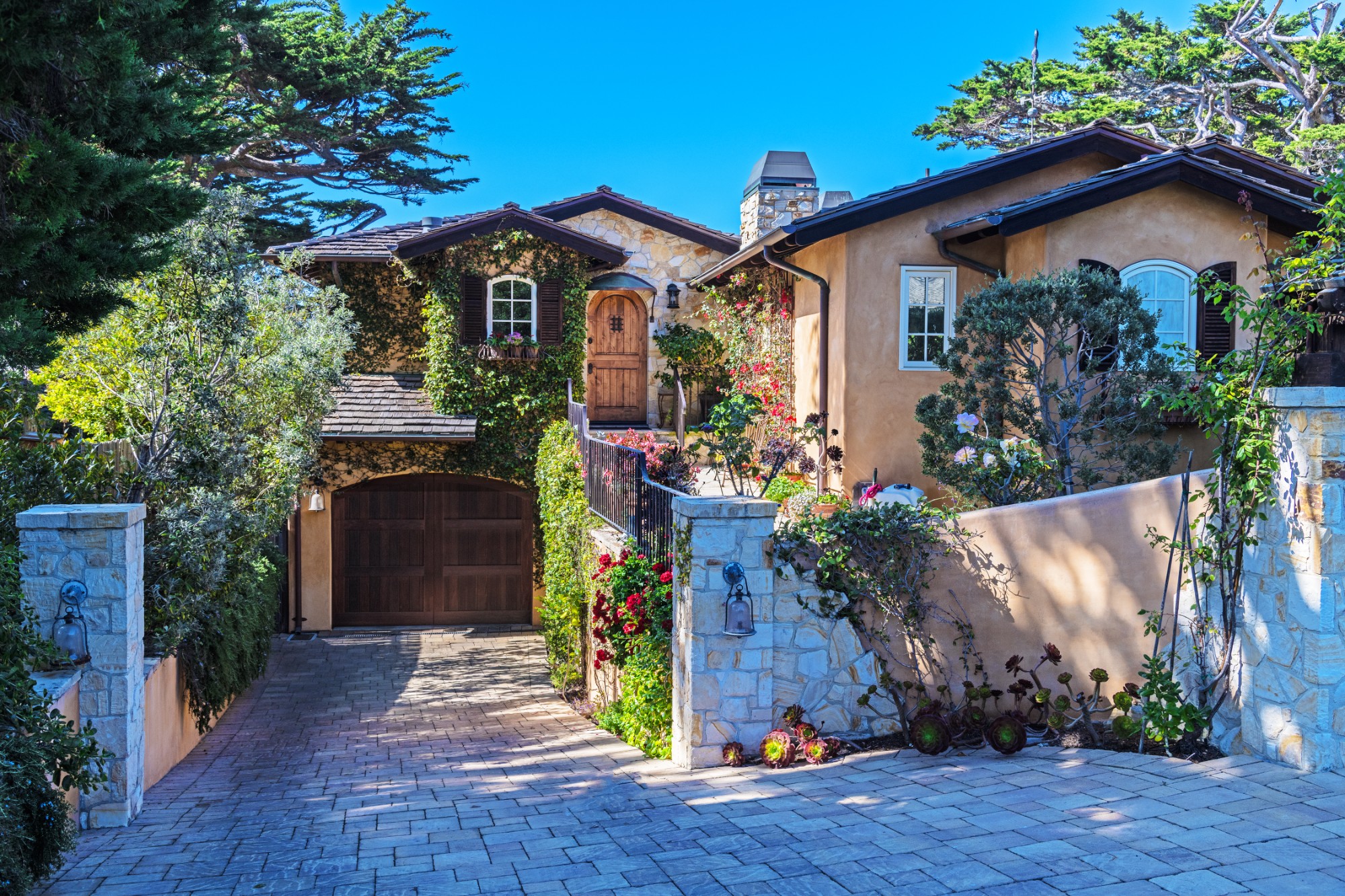 mediterranean style ivy villa